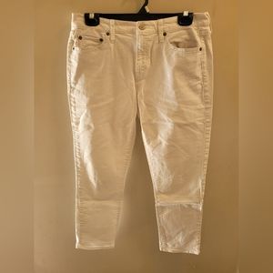 Gap womans white jeans. Size 28.
